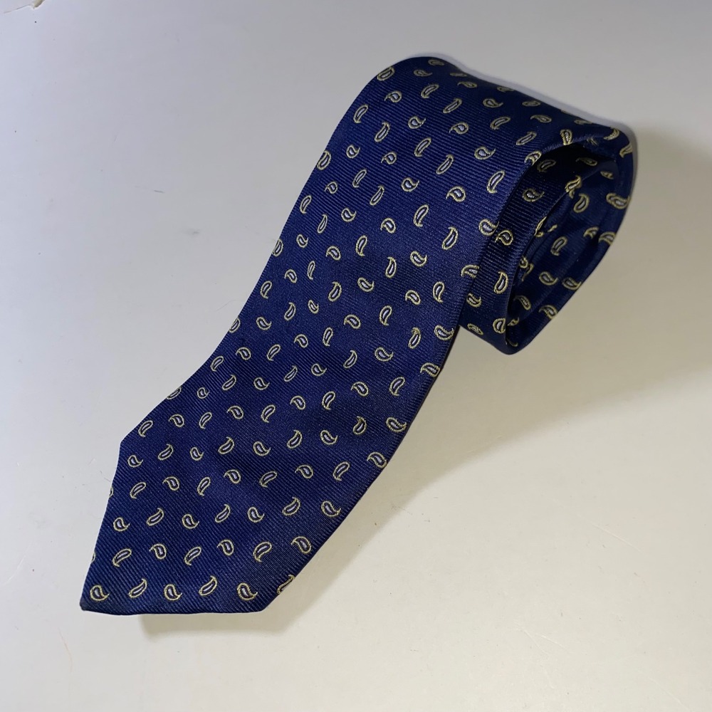 Brooks Brothers 346 Mens Navy Blue Gold Micro Paisley Silk Tie Made in USA Italy